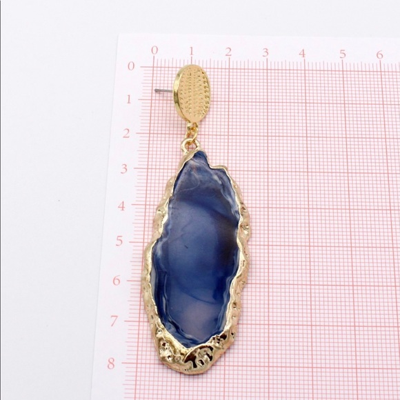 Resing long earrings - Picture 2 of 2